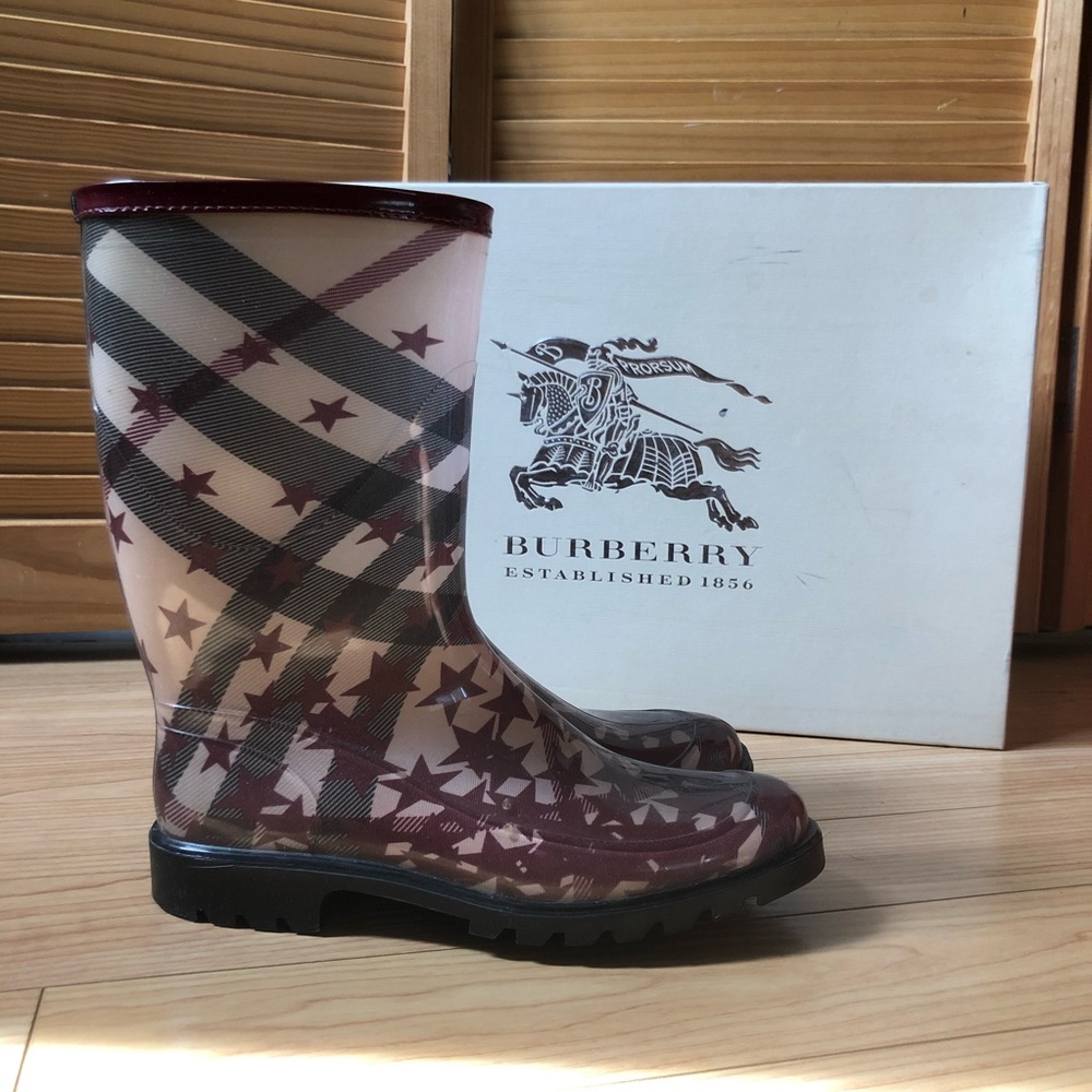 Short star/check Burberry rain boots sz 37